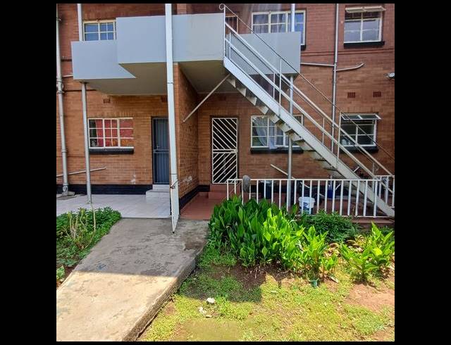 1 BEDROOM FLAT FOR SALE IN MEYERTON CENTRAL